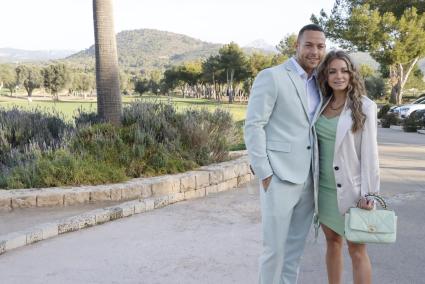 Der frühere Bachelor und Ex-Club-Besitzer Andrej Mangold mit seiner Freundin auf dem Golfevent in Calvià.